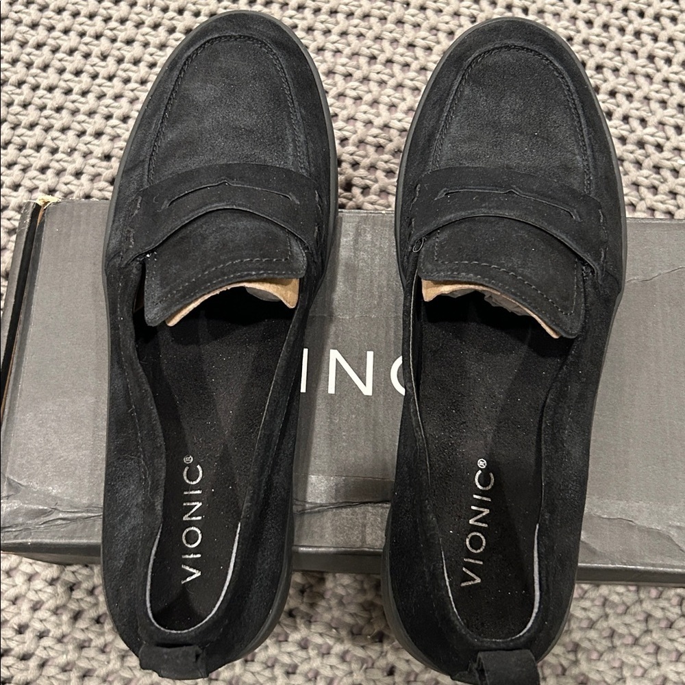 Vionic Women’s Vionic Uptown Loafer – Black Suede 9 Wide - Picture 5 of 7